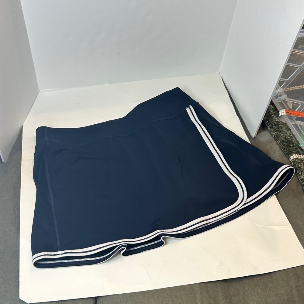 Athelta Navy Skort with White Trim ❤️🎾